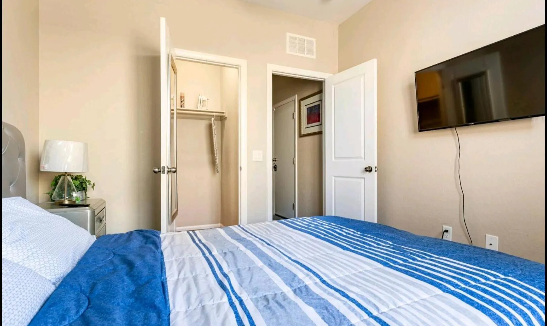 1 North Vegas Airport Pick Up Private Bathroom Las Vegas